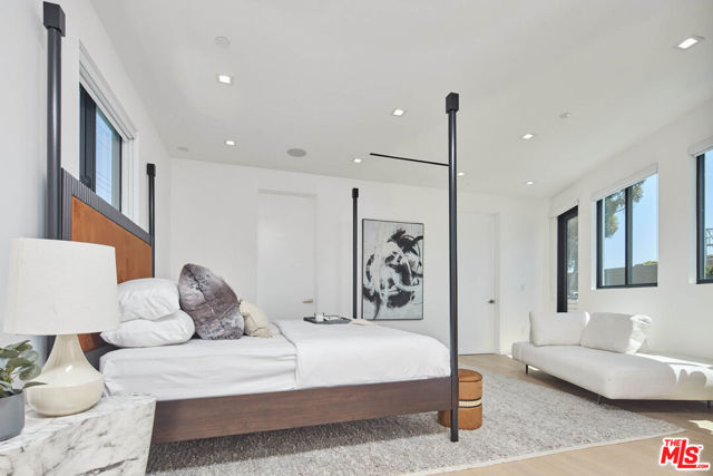 4338 Huntley Avenue, Culver City CA: https://media.crmls.org/mediaz/aadac6fb-1529-4e56-a681-d1235d51b8e2.jpg
