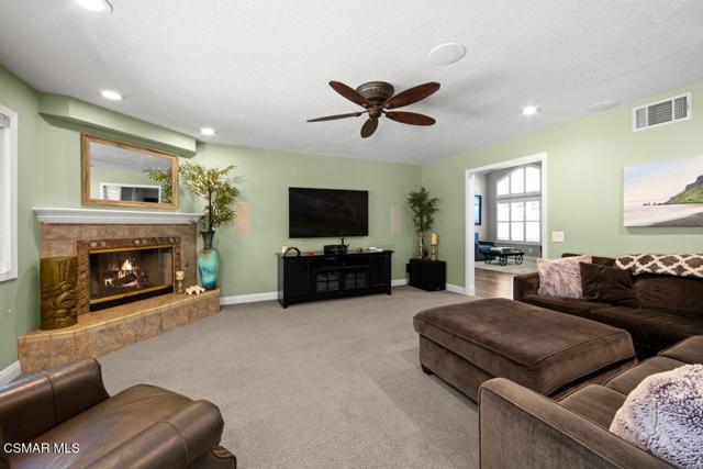 3085 Klamath Avenue, Simi Valley CA: https://media.crmls.org/mediaz/aadad0c4-d3ea-4316-88f2-5399bf8a7bce.jpg