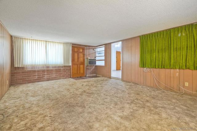 940 Gladys, El Cajon CA: https://media.crmls.org/mediaz/aadafea8-f47b-4f7d-89d1-347b35141b9c.jpg