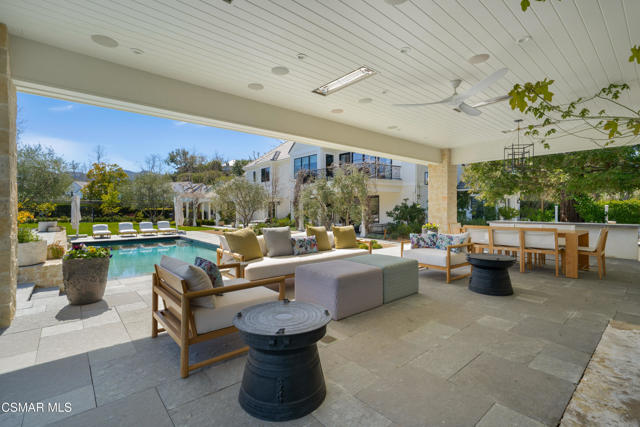 2160 Marshbrook Road, Thousand Oaks CA: https://media.crmls.org/mediaz/aadb0a00-38bb-4ab0-a102-25fed49cbf21.jpg