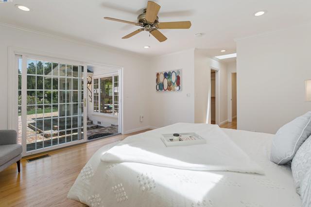 3252 Woodview Dr, Lafayette CA: https://media.crmls.org/mediaz/aadb9044-ac7f-425a-b107-36cfd913d0b1.jpg