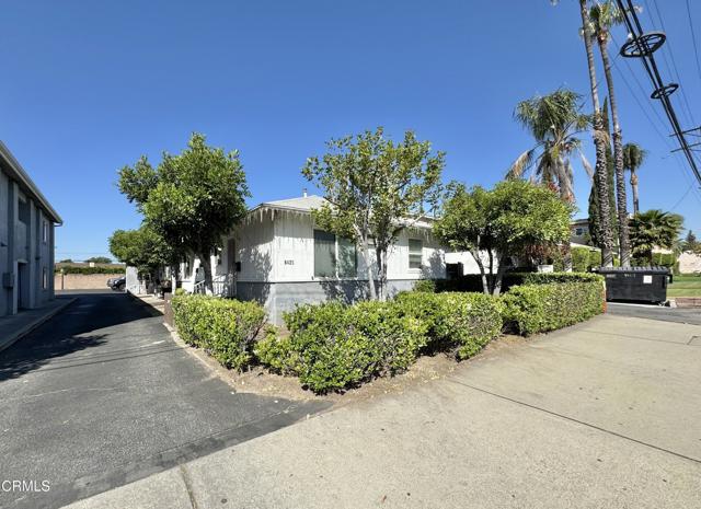 8425 Glenoaks Boulevard, Sun Valley CA: https://media.crmls.org/mediaz/aadb9669-c7e9-40ad-9269-a26eb45004ee.jpg