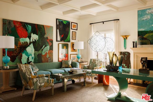 400 S Hudson Avenue, Los Angeles CA: https://media.crmls.org/mediaz/aadc0682-f055-491f-a3e7-5746c89cd9e2.jpg