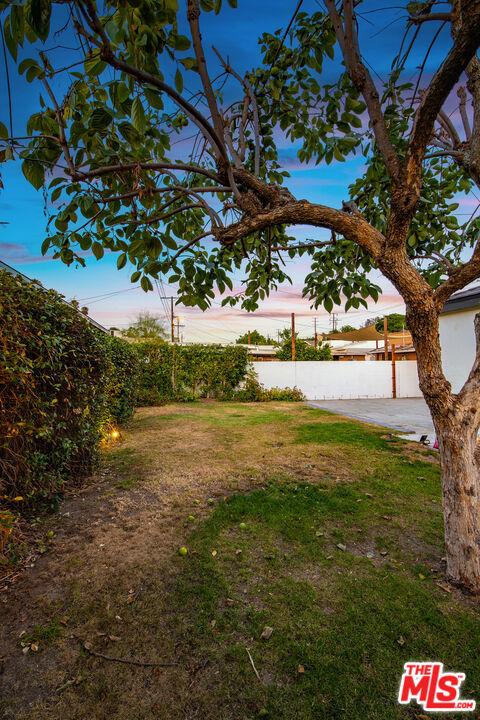 https://media.crmls.org/mediaz/aadcb853-bbbd-4daf-86e0-3d76937843ef.jpg?preset=X-Large