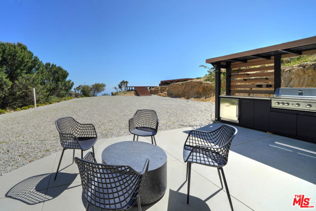 24641 Piuma Road, Malibu CA: https://media.crmls.org/mediaz/aadcee6b-119e-4d01-ab5a-657bc9c483b2.jpg