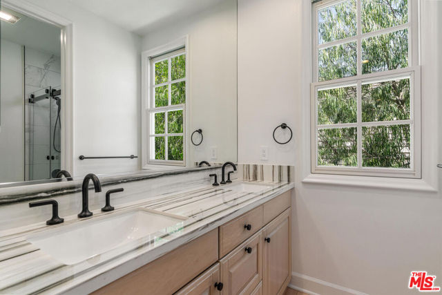 2370 Brookshire Lane, Los Angeles CA: https://media.crmls.org/mediaz/aadd8bb7-b693-4691-a134-6589ed1eda7f.jpg