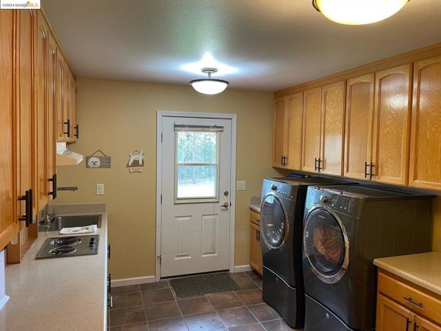 Image 20 of 48 For 16160 Willow Glen Rd