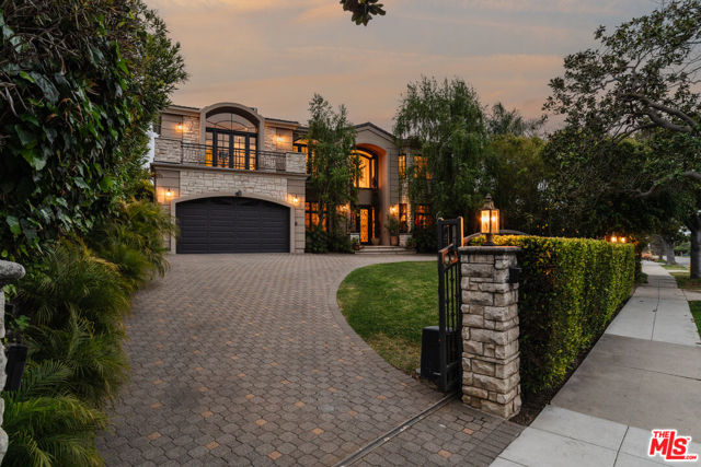 1202 San Vicente Boulevard, Santa Monica CA: https://media.crmls.org/mediaz/aadebb62-daa3-434a-92c8-5a3e6a5bb075.jpg