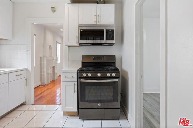 2840 S Mansfield Avenue, Los Angeles CA: https://media.crmls.org/mediaz/aadef9cd-4bde-4f7a-aa89-3fcd6259b480.jpg