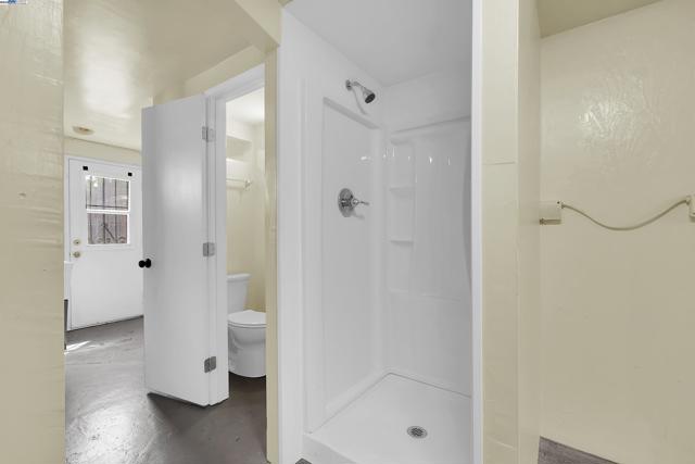 378 Park St, San Leandro CA: https://media.crmls.org/mediaz/aadf6127-715b-41f5-852a-da65dced616a.jpg