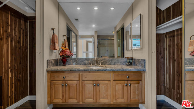 16661 Carousel Lane, Huntington Beach CA: https://media.crmls.org/mediaz/aadfd973-24cb-4776-8413-c957740012b4.jpg