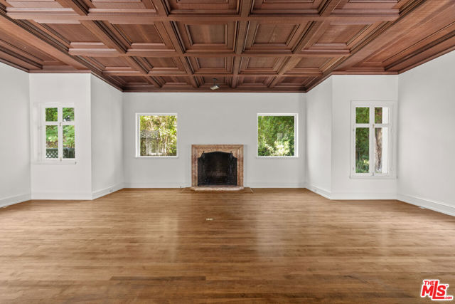 808 Woodacres Road, Santa Monica CA: https://media.crmls.org/mediaz/aae027e2-e51f-4a32-8288-4d36c22b5c82.jpg