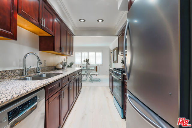 6700 Hillpark Drive, Los Angeles CA: https://media.crmls.org/mediaz/aae04caf-f57d-47df-a8c5-b6cad57519b5.jpg