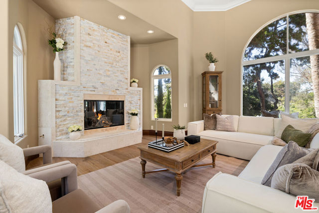 2468 Coldwater Canyon Drive, Beverly Hills CA: https://media.crmls.org/mediaz/aae0d1e8-ac16-46ba-9ee4-58eef9e75d05.jpg