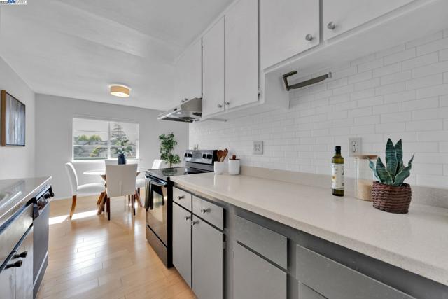 415 Cornell Ave, Albany CA: https://media.crmls.org/mediaz/aae0ee81-de6e-471f-9d24-6b4c14b400c8.jpg