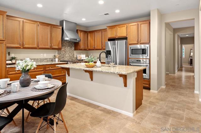 2690 Ponderosa Ct, Escondido CA: https://media.crmls.org/mediaz/aae1b5f1-40dd-44e9-a99a-b8117fd6457b.jpg