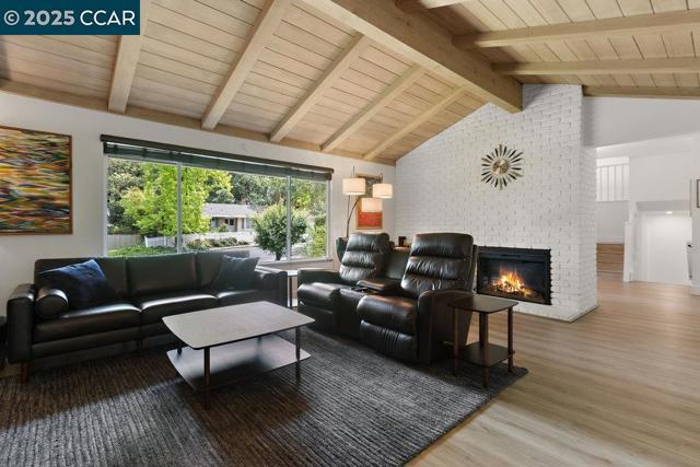 2027 Mohawk Dr, Pleasant Hill CA: https://media.crmls.org/mediaz/aae23785-bd95-4d61-ae60-37fed9aac16a.jpg