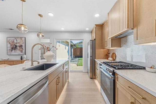 3790 Ruskin Pl, Fremont CA: https://media.crmls.org/mediaz/aae3a7b4-61dc-407d-9fda-e9cc4f53893a.jpg