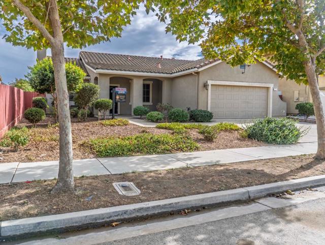 223 Apple Avenue, Greenfield CA: https://media.crmls.org/mediaz/aae3bd1c-220c-479e-9fcb-167988fc4857.jpg