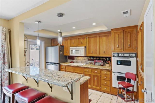 5217 Mount Alifan Dr, San Diego CA: https://media.crmls.org/mediaz/aae48e33-357c-4ae1-8f32-c3c21e093865.jpg