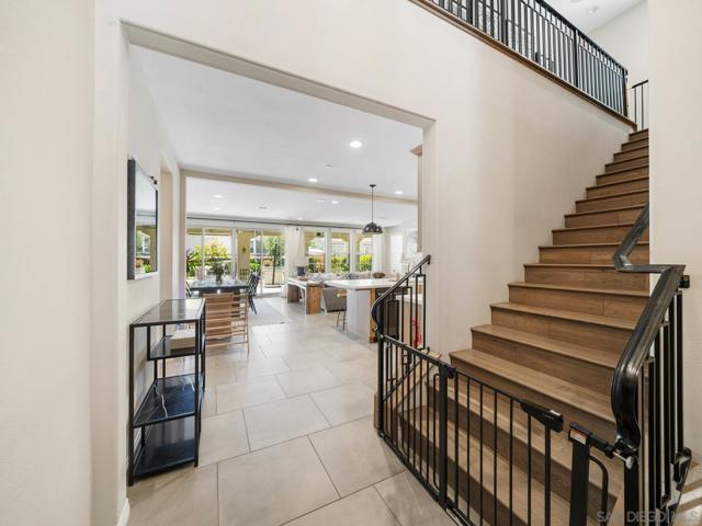 916 Camino Aldea, Chula Vista CA: https://media.crmls.org/mediaz/aae4d63e-64f6-4c0a-b9c2-eb1f99445c28.jpg