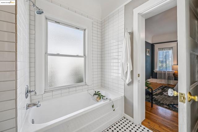478 43rd St, Oakland CA: https://media.crmls.org/mediaz/aae54ac3-42a6-4e52-ab55-02d197d8871c.jpg