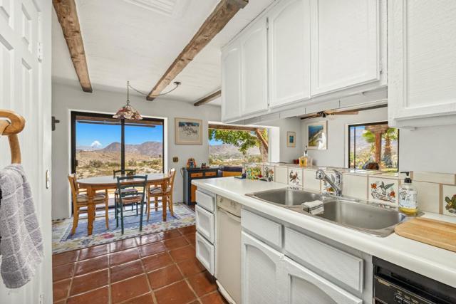 48600 Coyote Road, Palm Desert CA: https://media.crmls.org/mediaz/aae570ec-e7fe-44b1-bc90-d3a8e0cc15cf.jpg