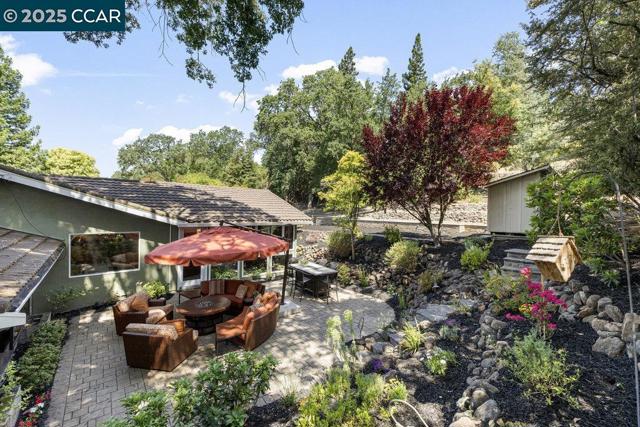 5 Kayser Ct, Walnut Creek CA: https://media.crmls.org/mediaz/aae5a4d7-d850-4d8c-a7da-99fb25356c9c.jpg
