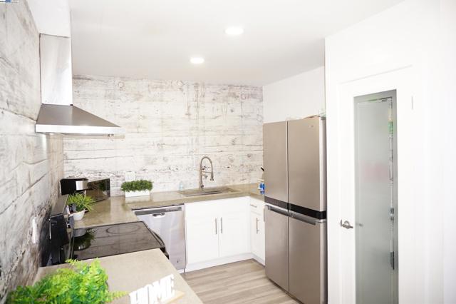 156 Briarwood Dr, Hayward CA: https://media.crmls.org/mediaz/aae5a9bb-80de-429b-b4b0-69c97c5cfd15.jpg