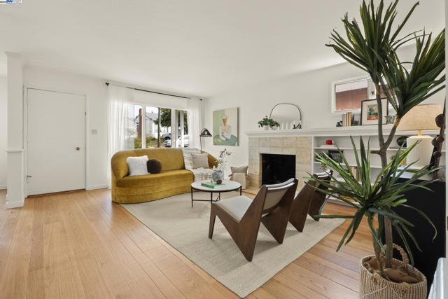 1458 Cedar St, Berkeley CA: https://media.crmls.org/mediaz/aae5ca98-77c3-48e0-867e-52ea78ddefb1.jpg