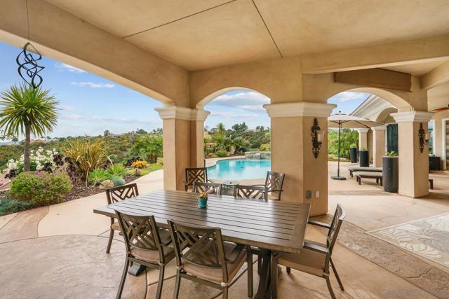 2224 Dos Lomas, Fallbrook CA: https://media.crmls.org/mediaz/aae6111b-2b6c-4092-a9f4-0fd26f053965.jpg