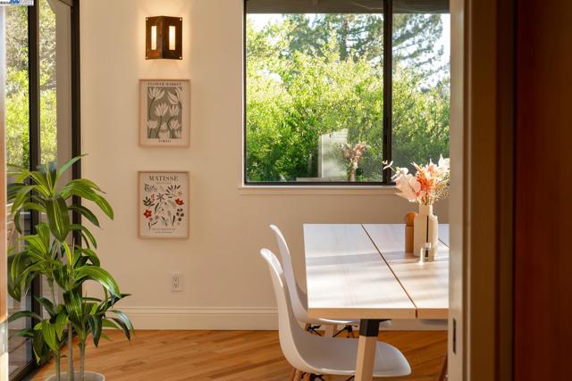 351 El Toyonal, Orinda CA: https://media.crmls.org/mediaz/aae61bb3-6463-456c-9db0-c4189f23810d.jpg