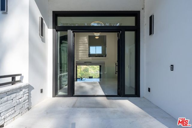 8041 Bulwer Drive, Los Angeles CA: https://media.crmls.org/mediaz/aae6370b-c9a4-4b65-a157-181c51e904cd.jpg