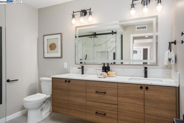 1233 Singingwood Ct, Walnut Creek CA: https://media.crmls.org/mediaz/aae6af29-7706-4ecd-a6eb-8320a932f5a3.jpg