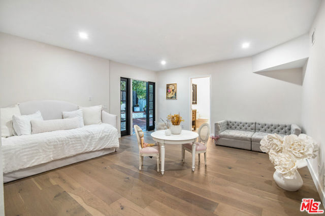9265 Thrush Way, Los Angeles CA: https://media.crmls.org/mediaz/aae6e6ae-aedf-4174-bbcf-98be09fb2ba4.jpg