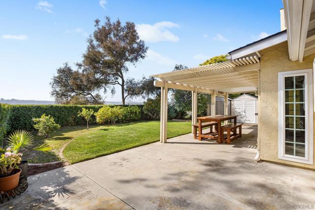 201 Foussat Rd, Oceanside CA: https://media.crmls.org/mediaz/aae6f12a-c36e-4255-a9c5-8e78750f680a.jpg