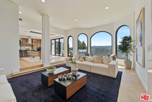 1648 Summitridge, Beverly Hills CA: https://media.crmls.org/mediaz/aae70fc1-c1bb-4f17-9f86-e6645f6f69b3.jpg