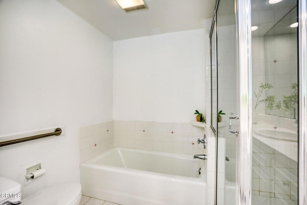 https://media.crmls.org/mediaz/aae7387f-b34b-4b2d-ae9d-a218243bcbe7.jpg?preset=X-Large