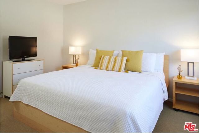 2291 E Calle Papagayo, Palm Springs CA: https://media.crmls.org/mediaz/aae7b1bd-b6d7-49c8-bc64-7436360f7541.jpg