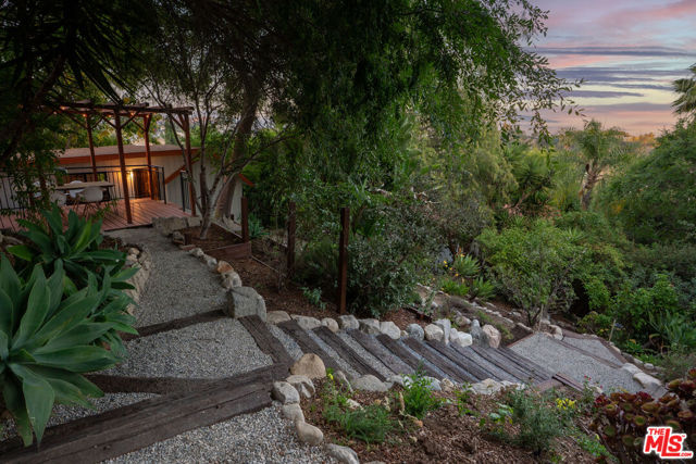4559 E Rose Hill Drive, Los Angeles CA: https://media.crmls.org/mediaz/aae7e5f7-7d3f-483e-88f5-01c099e1eb3c.jpg