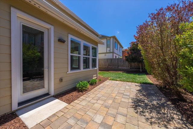 2727 Sea Glass Avenue, Marina CA: https://media.crmls.org/mediaz/aae8eaa4-ca33-4d03-95f6-3722f8eaba5e.jpg