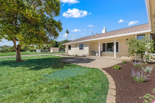 10980 New Avenue, Gilroy CA: https://media.crmls.org/mediaz/aae91457-fd0f-4a32-a521-c825e3f168bb.jpg