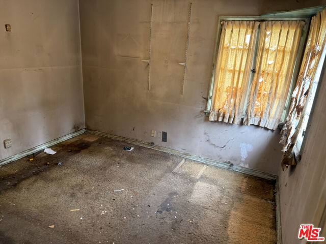 11229 Saticoy Street photo 7