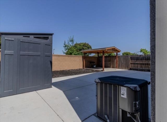 1367 Santini Avenue, Manteca CA: https://media.crmls.org/mediaz/aae996a0-60c9-4194-9a78-3f9c99332ae8.jpg