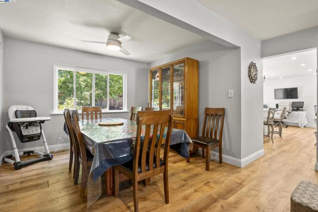 963 Getoun Dr, Concord CA: https://media.crmls.org/mediaz/aae9c19a-802e-4c7a-94c8-9b78211e0b8f.jpg