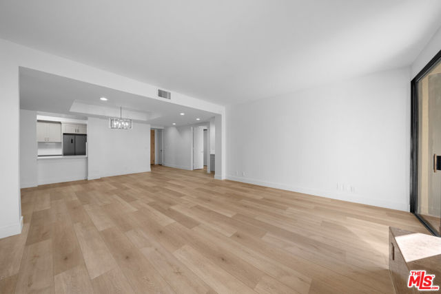 235 S Tower Drive, Beverly Hills CA: https://media.crmls.org/mediaz/aae9e699-0756-4278-a09d-a85dcb4a62b6.jpg