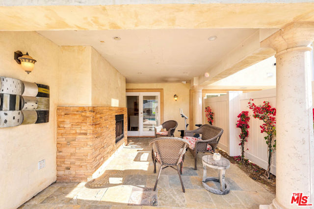 5890 Fairhaven Avenue, Woodland Hills CA: https://media.crmls.org/mediaz/aaea0173-fe8e-4912-b6af-32fc182ba8f5.jpg
