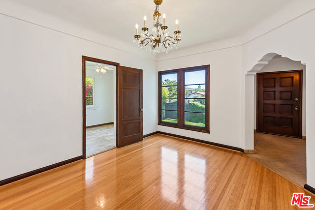 10733 Wellworth Avenue, Los Angeles CA: https://media.crmls.org/mediaz/aaea13a4-f373-4223-b8d2-151428be247e.jpg