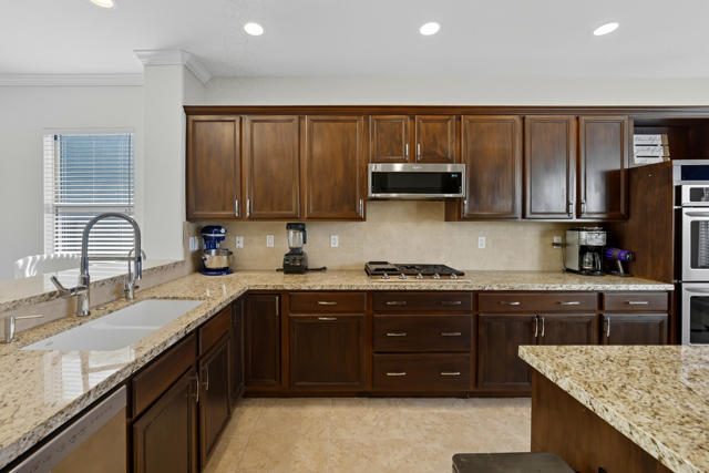 78390 Sterling Lane, Palm Desert CA: https://media.crmls.org/mediaz/aaeaadd2-df8a-4d63-8772-e34b920a5cbc.jpg