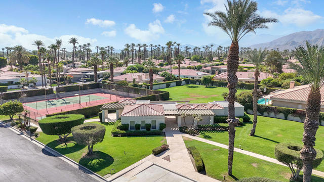 29 El Roble Court, Rancho Mirage CA: https://media.crmls.org/mediaz/aaead9f1-4d9b-49e3-a8bb-06efc1fddacd.jpg